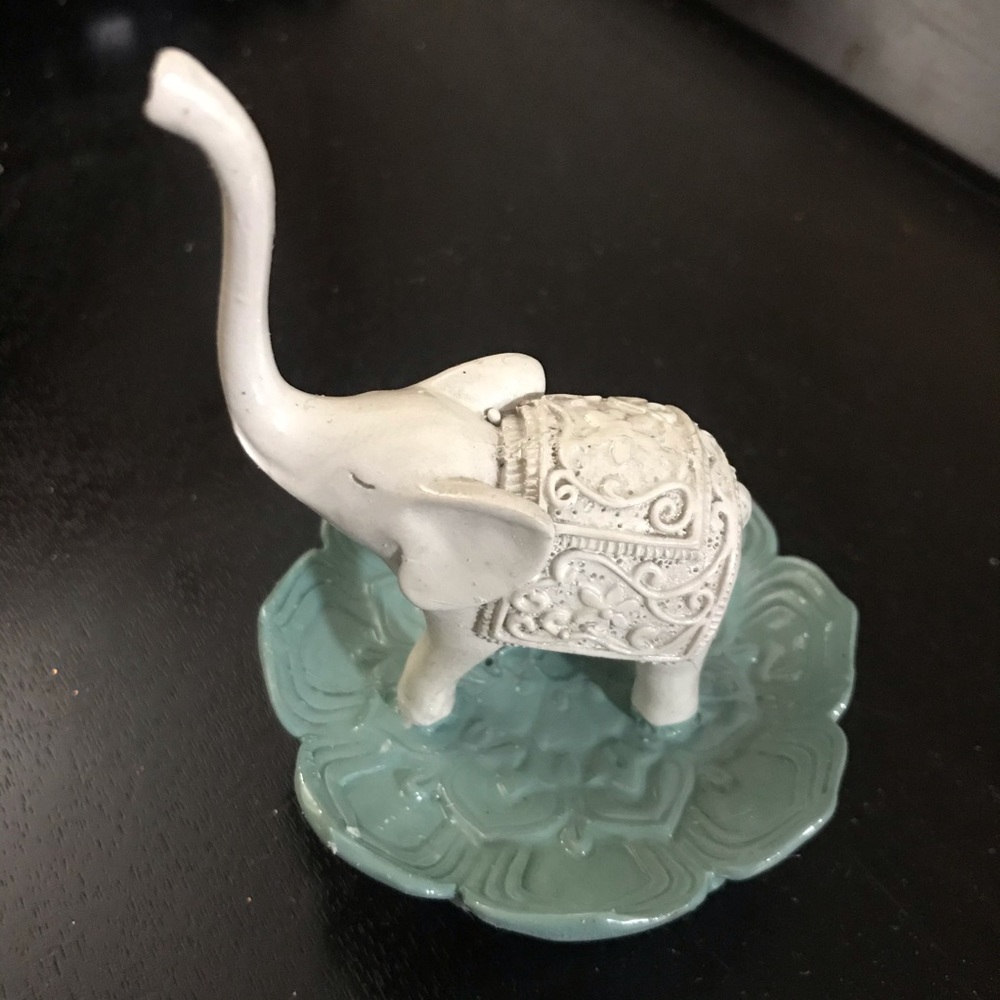 Sold! Evelots Elephant Ring & Jewelry Holder